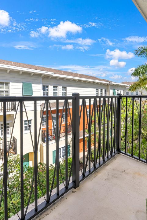 For Sale: $480,000 (3 beds, 3 baths, 1988 Square Feet)