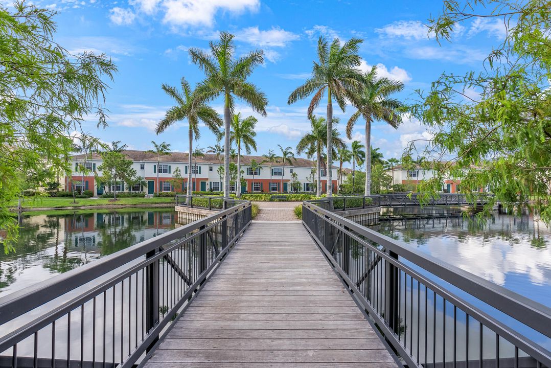 For Sale: $480,000 (3 beds, 3 baths, 1988 Square Feet)