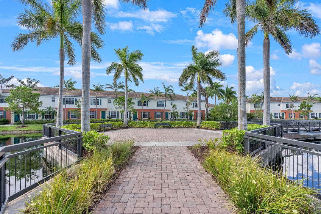 For Sale: $480,000 (3 beds, 3 baths, 1988 Square Feet)