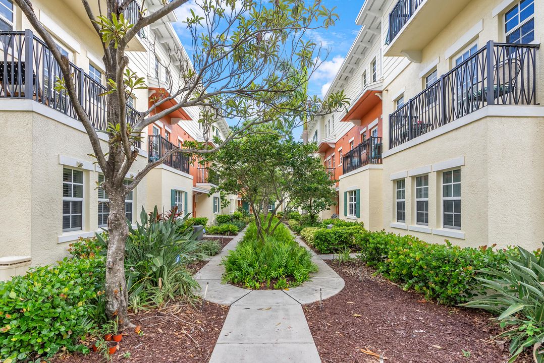 For Sale: $480,000 (3 beds, 3 baths, 1988 Square Feet)