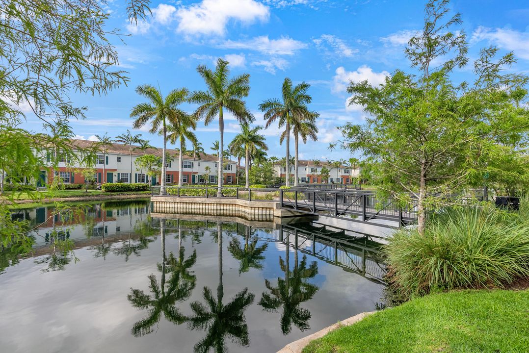 For Sale: $480,000 (3 beds, 3 baths, 1988 Square Feet)