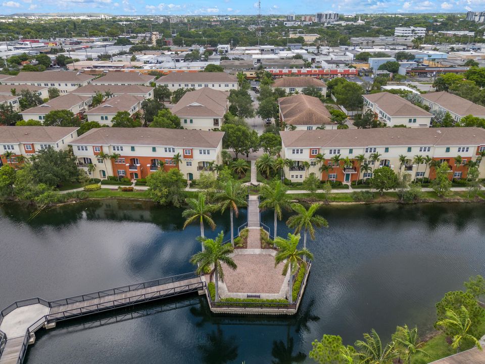 For Sale: $480,000 (3 beds, 3 baths, 1988 Square Feet)