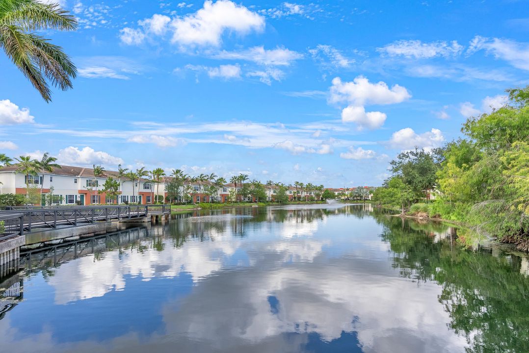 For Sale: $480,000 (3 beds, 3 baths, 1988 Square Feet)