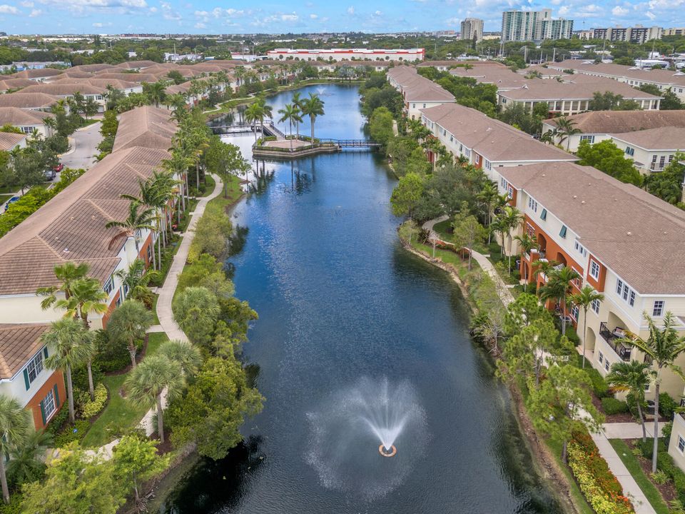 For Sale: $480,000 (3 beds, 3 baths, 1988 Square Feet)