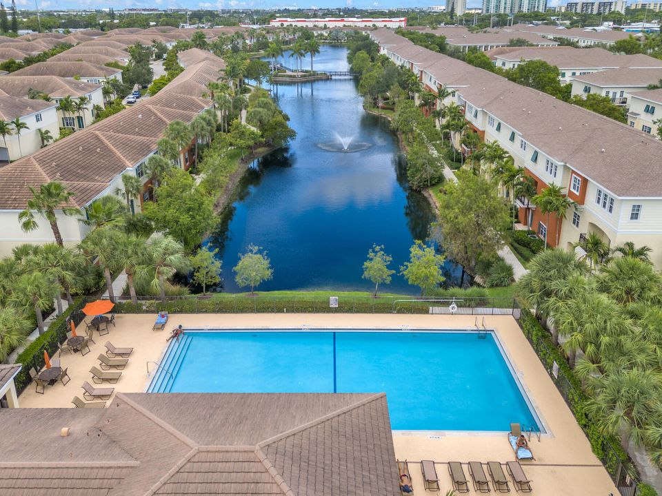 For Sale: $480,000 (3 beds, 3 baths, 1988 Square Feet)