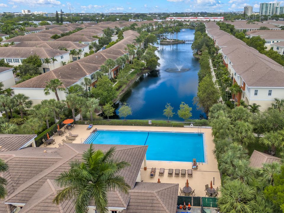 For Sale: $480,000 (3 beds, 3 baths, 1988 Square Feet)