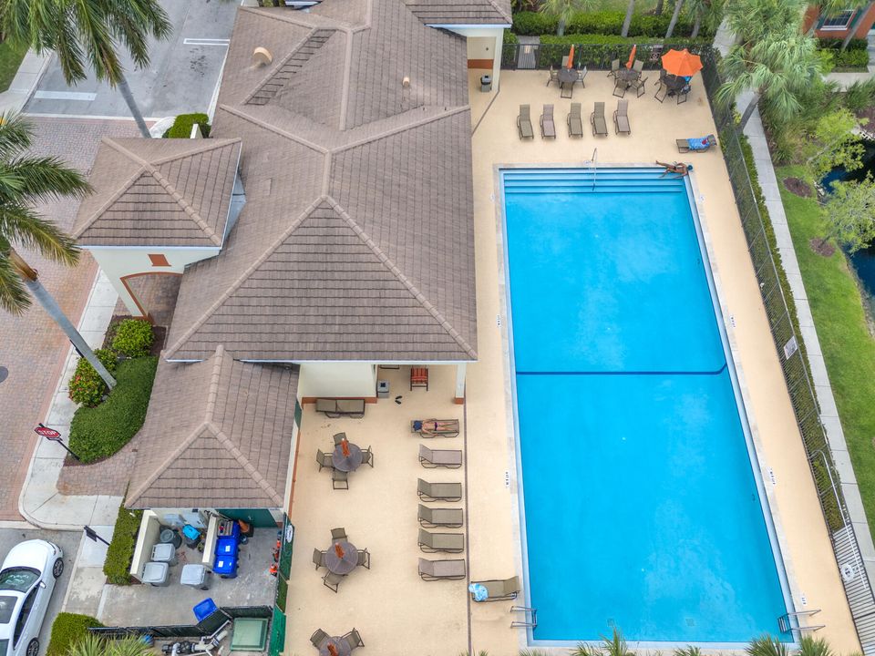 For Sale: $480,000 (3 beds, 3 baths, 1988 Square Feet)