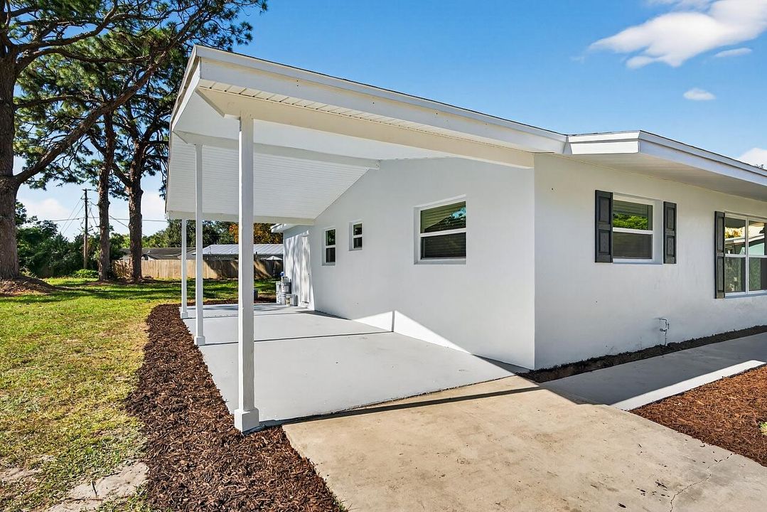 Active With Contract: $295,000 (3 beds, 2 baths, 1325 Square Feet)