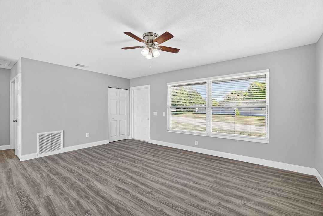 Active With Contract: $295,000 (3 beds, 2 baths, 1325 Square Feet)