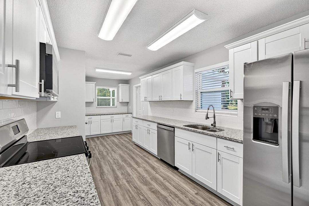 Active With Contract: $295,000 (3 beds, 2 baths, 1325 Square Feet)