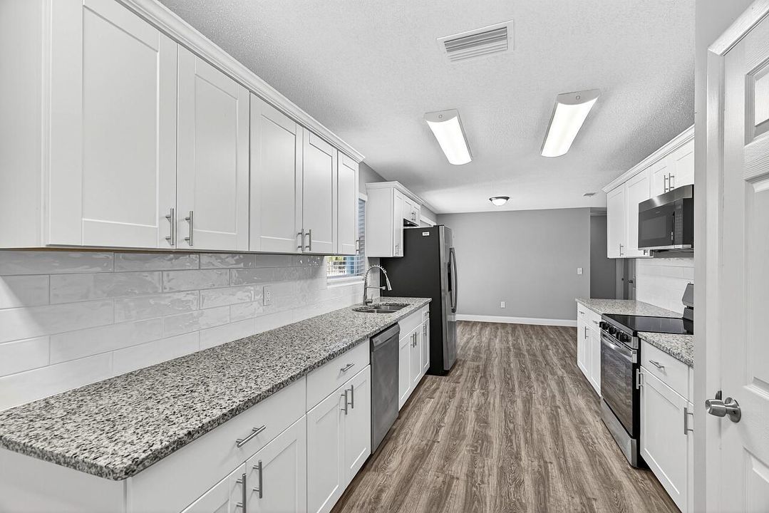 Active With Contract: $295,000 (3 beds, 2 baths, 1325 Square Feet)