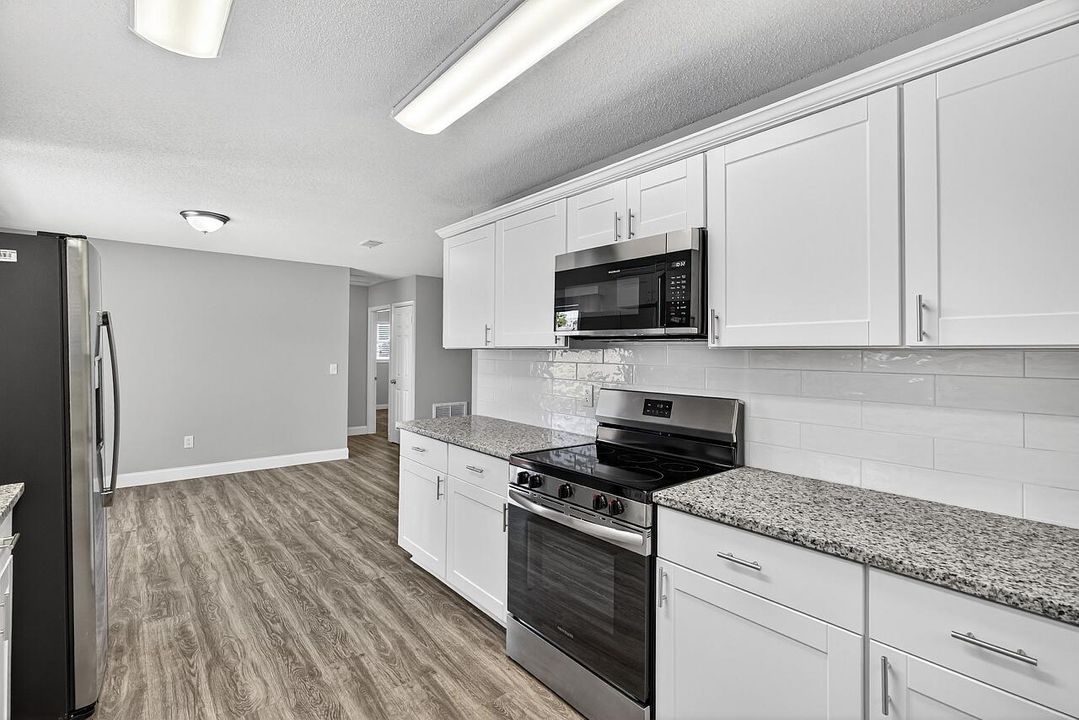 Active With Contract: $295,000 (3 beds, 2 baths, 1325 Square Feet)