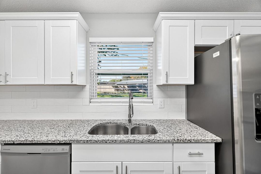 Active With Contract: $295,000 (3 beds, 2 baths, 1325 Square Feet)