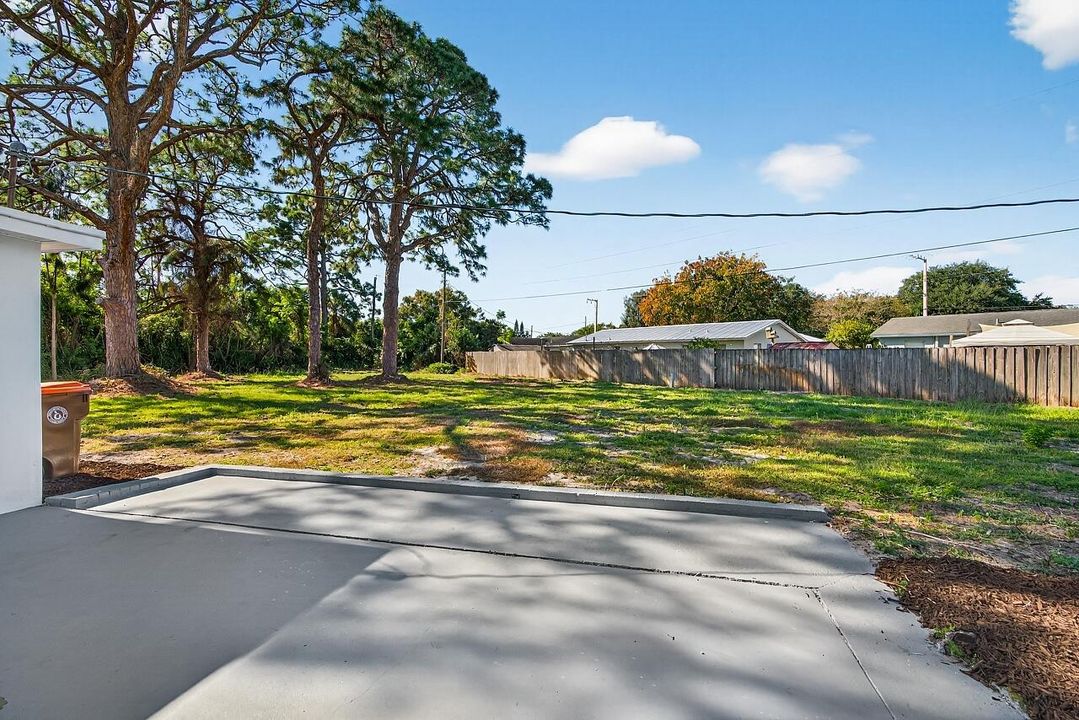 Active With Contract: $295,000 (3 beds, 2 baths, 1325 Square Feet)