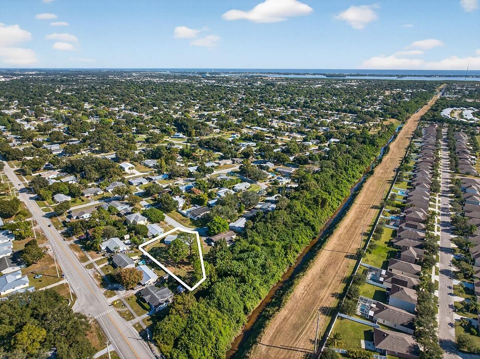 Active With Contract: $295,000 (3 beds, 2 baths, 1325 Square Feet)