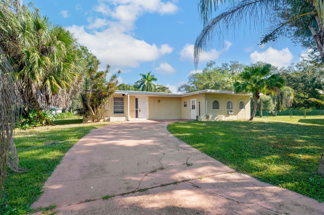 For Sale: $280,577 (3 beds, 2 baths, 1324 Square Feet)