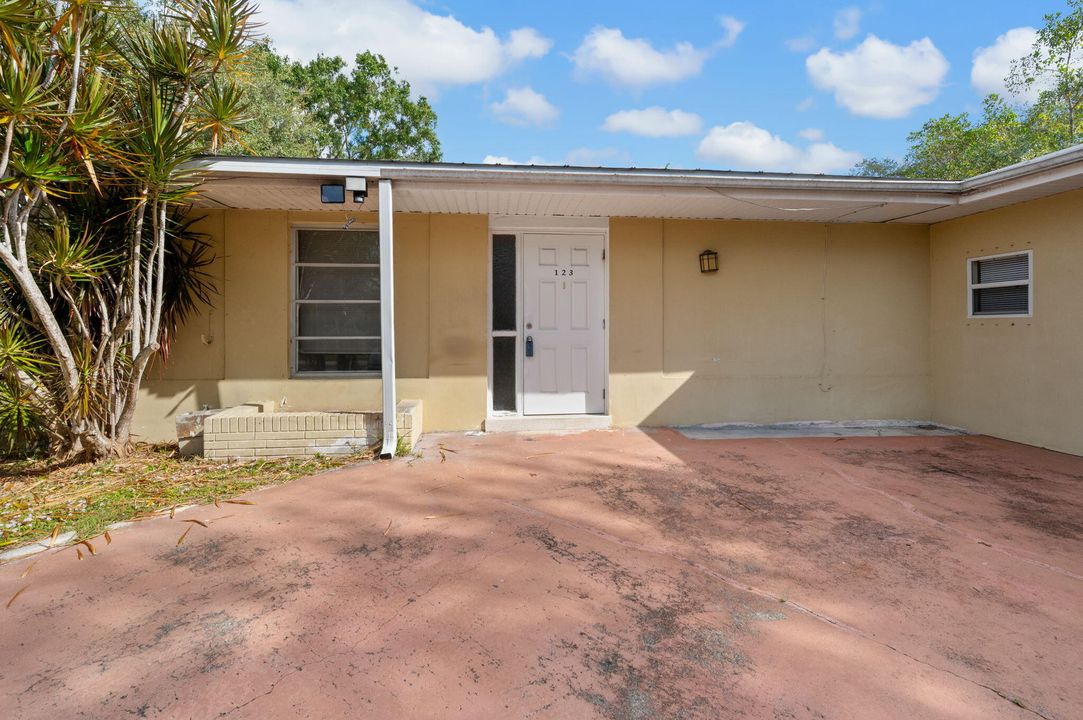 For Sale: $280,577 (3 beds, 2 baths, 1324 Square Feet)