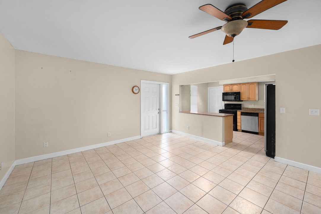 For Sale: $280,577 (3 beds, 2 baths, 1324 Square Feet)