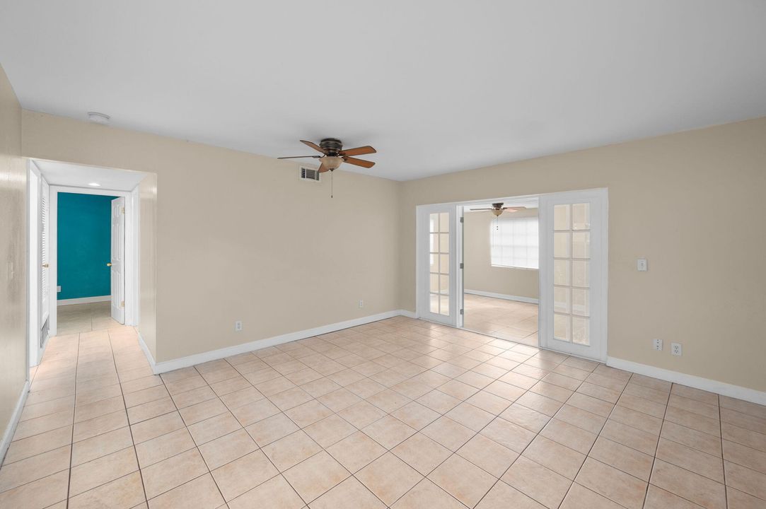 For Sale: $280,577 (3 beds, 2 baths, 1324 Square Feet)