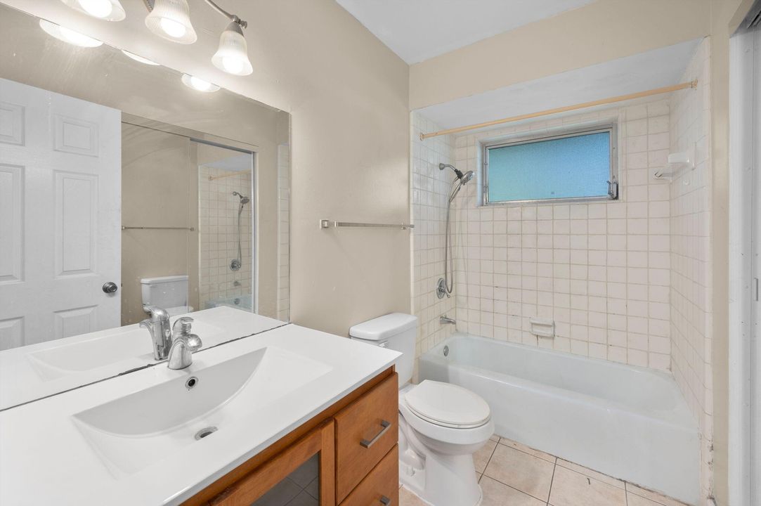 For Sale: $280,577 (3 beds, 2 baths, 1324 Square Feet)