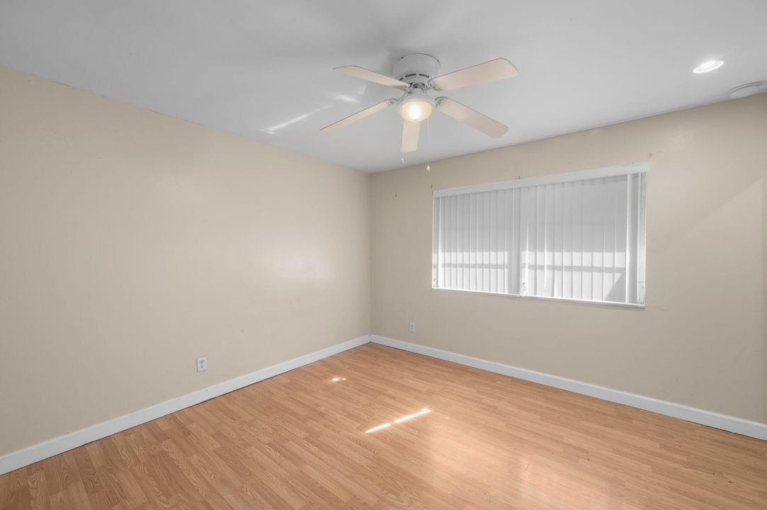 For Sale: $280,577 (3 beds, 2 baths, 1324 Square Feet)