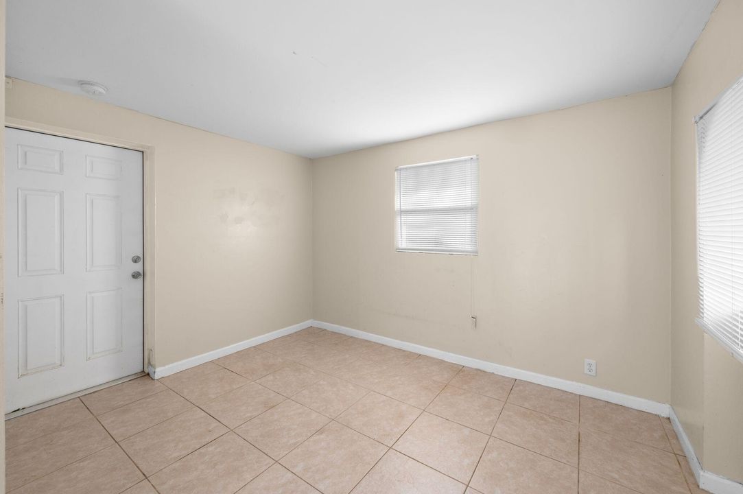 For Sale: $280,577 (3 beds, 2 baths, 1324 Square Feet)