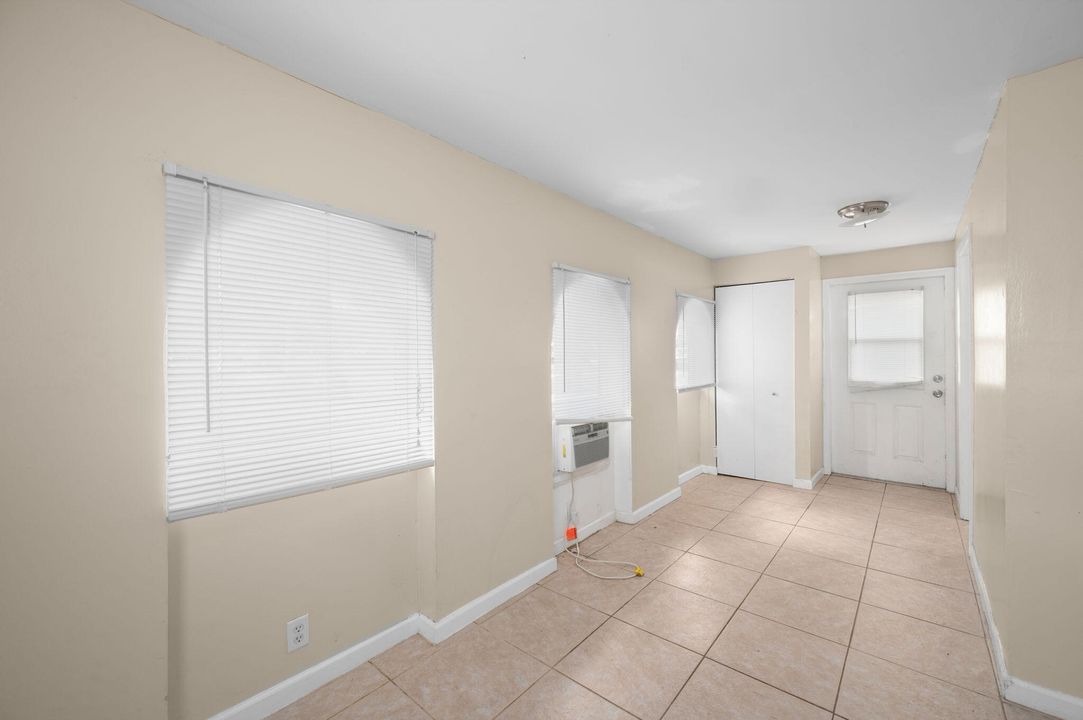 For Sale: $280,577 (3 beds, 2 baths, 1324 Square Feet)