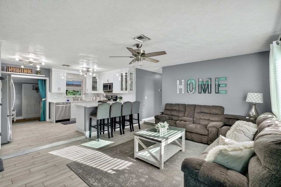 En Venta: $360,000 (3 camas, 2 baños, 1296 Pies cuadrados)