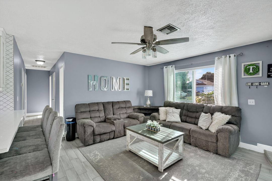 En Venta: $360,000 (3 camas, 2 baños, 1296 Pies cuadrados)