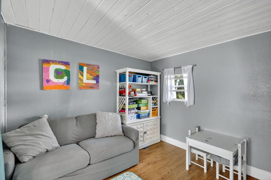 En Venta: $360,000 (3 camas, 2 baños, 1296 Pies cuadrados)