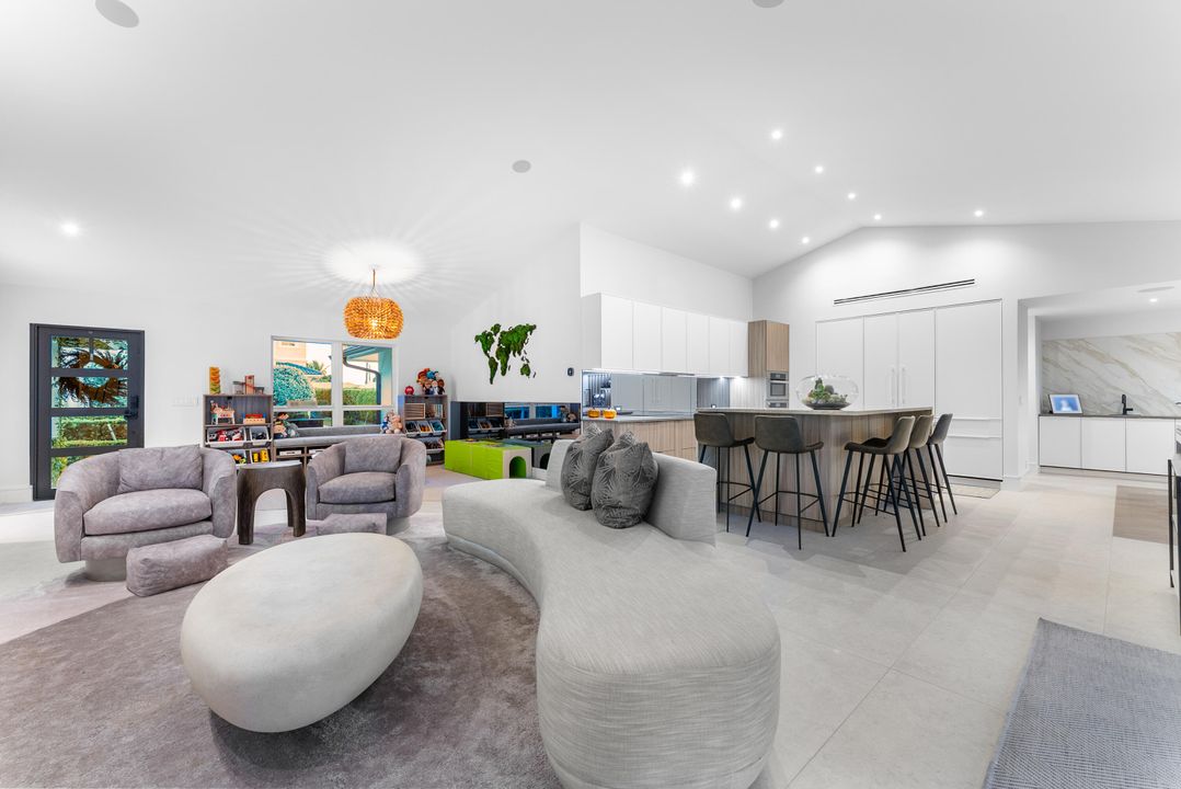 待售: $8,750,000 (8 贝兹, 7 浴室, 6498 平方英尺)