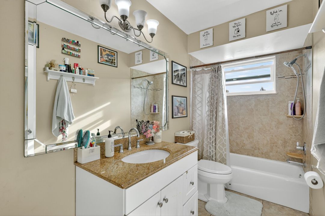 En Venta: $360,000 (3 camas, 2 baños, 1296 Pies cuadrados)