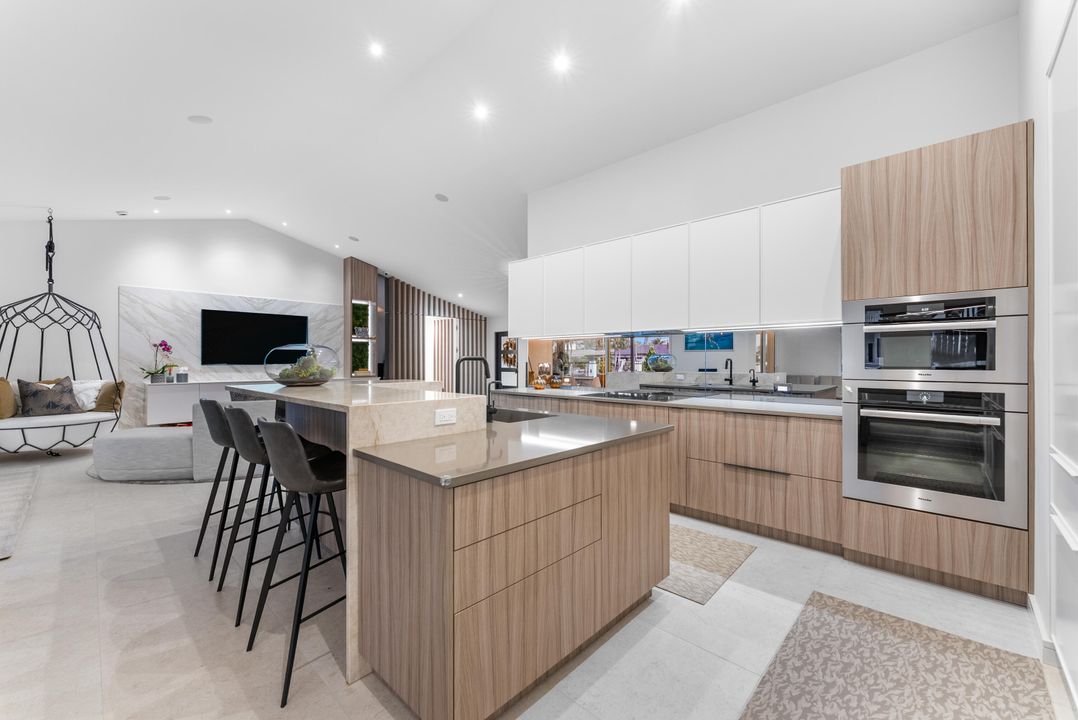 待售: $8,750,000 (8 贝兹, 7 浴室, 6498 平方英尺)