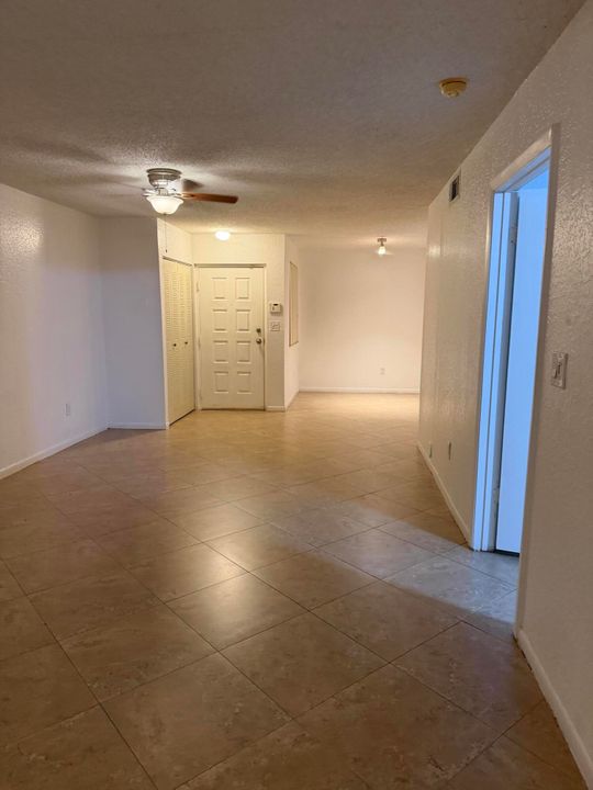 For Rent: $1,700 (1 beds, 1 baths, 900 Square Feet)