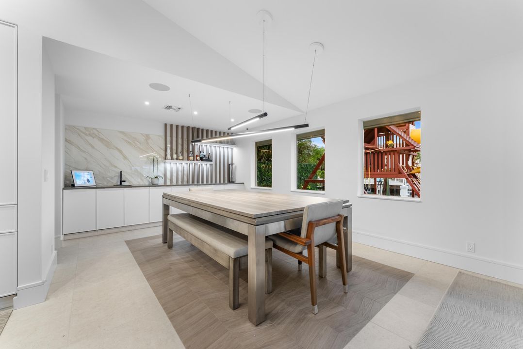 待售: $8,750,000 (8 贝兹, 7 浴室, 6498 平方英尺)