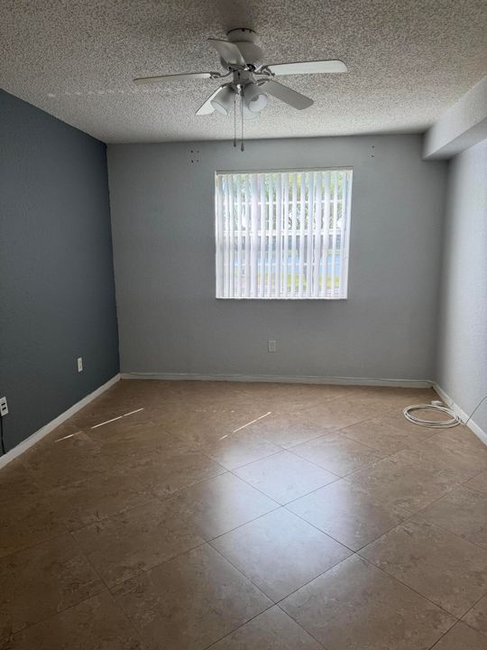 For Rent: $1,700 (1 beds, 1 baths, 900 Square Feet)