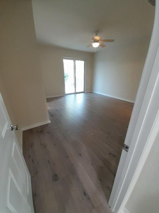 出租: $3,200 (3 贝兹, 2 浴室, 1601 平方英尺)