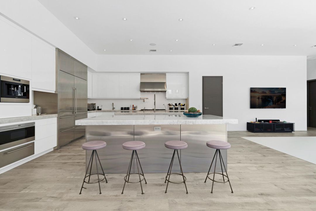 For Sale: $14,495,000 (6 beds, 7 baths, 7911 Square Feet)