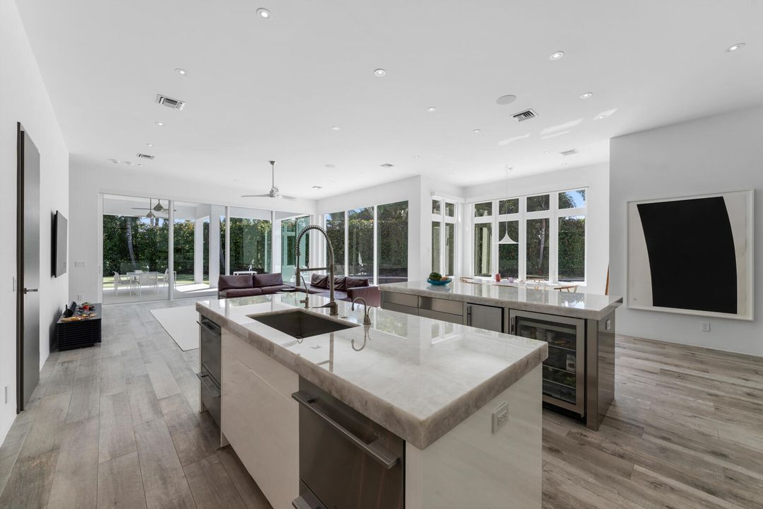 For Sale: $14,495,000 (6 beds, 7 baths, 7911 Square Feet)