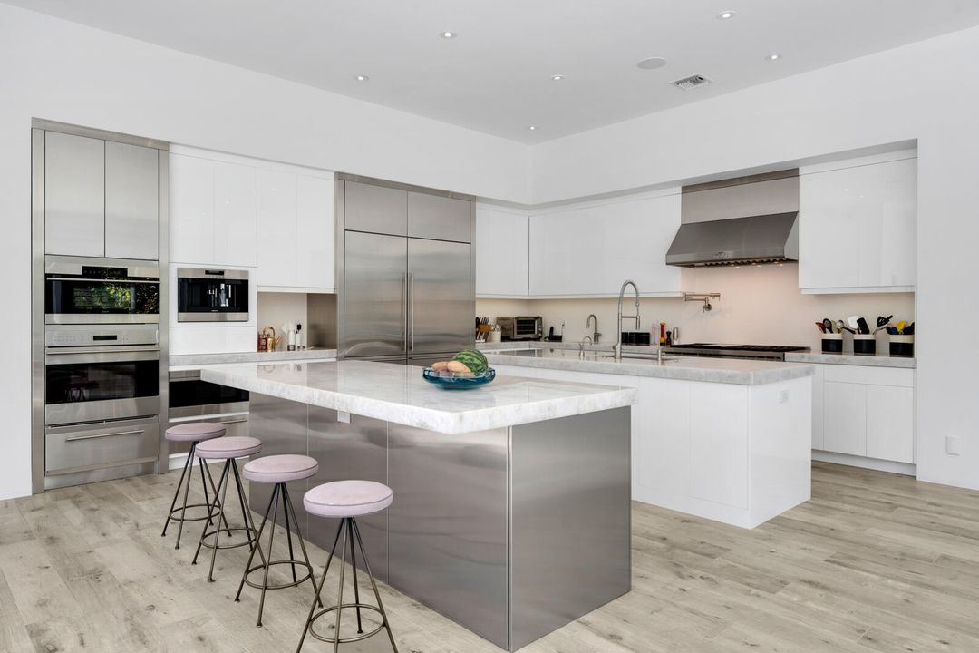 For Sale: $14,495,000 (6 beds, 7 baths, 7911 Square Feet)