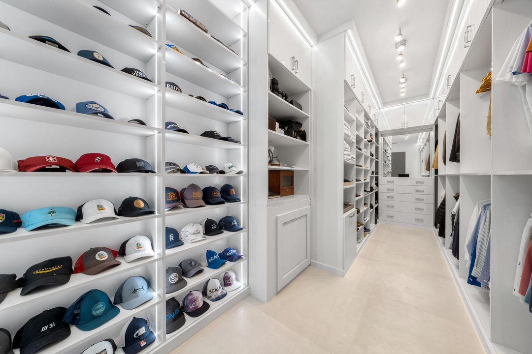 For Sale: $14,495,000 (6 beds, 7 baths, 7911 Square Feet)