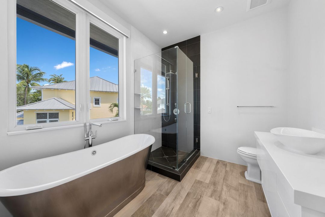 For Sale: $14,495,000 (6 beds, 7 baths, 7911 Square Feet)