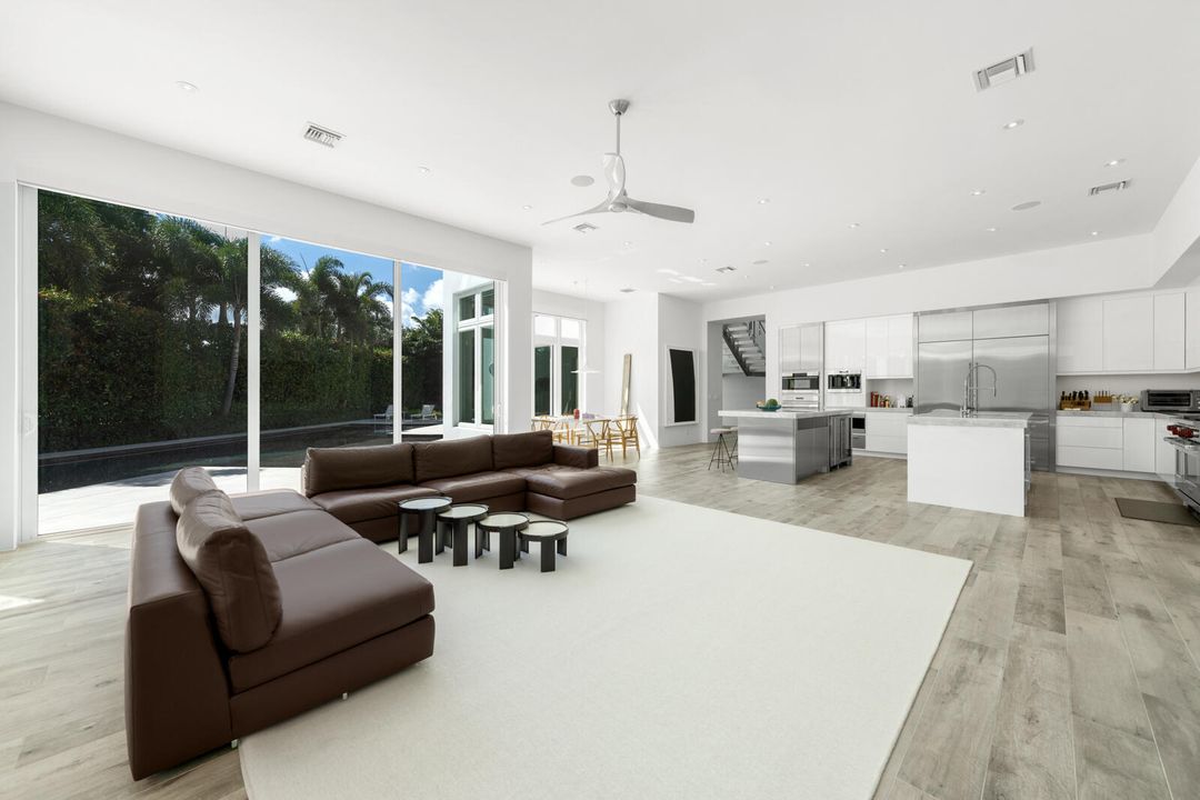 For Sale: $14,495,000 (6 beds, 7 baths, 7911 Square Feet)