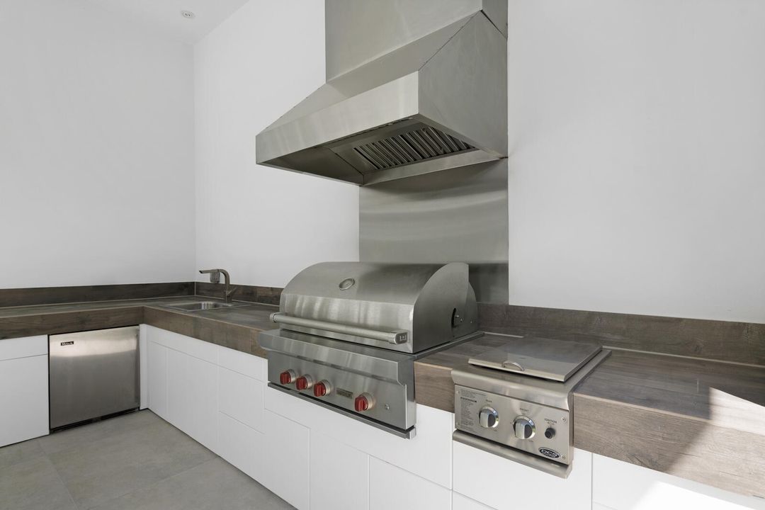 For Sale: $14,495,000 (6 beds, 7 baths, 7911 Square Feet)