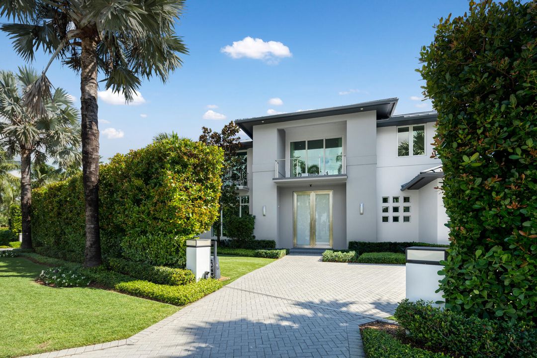 For Sale: $14,495,000 (6 beds, 7 baths, 7911 Square Feet)