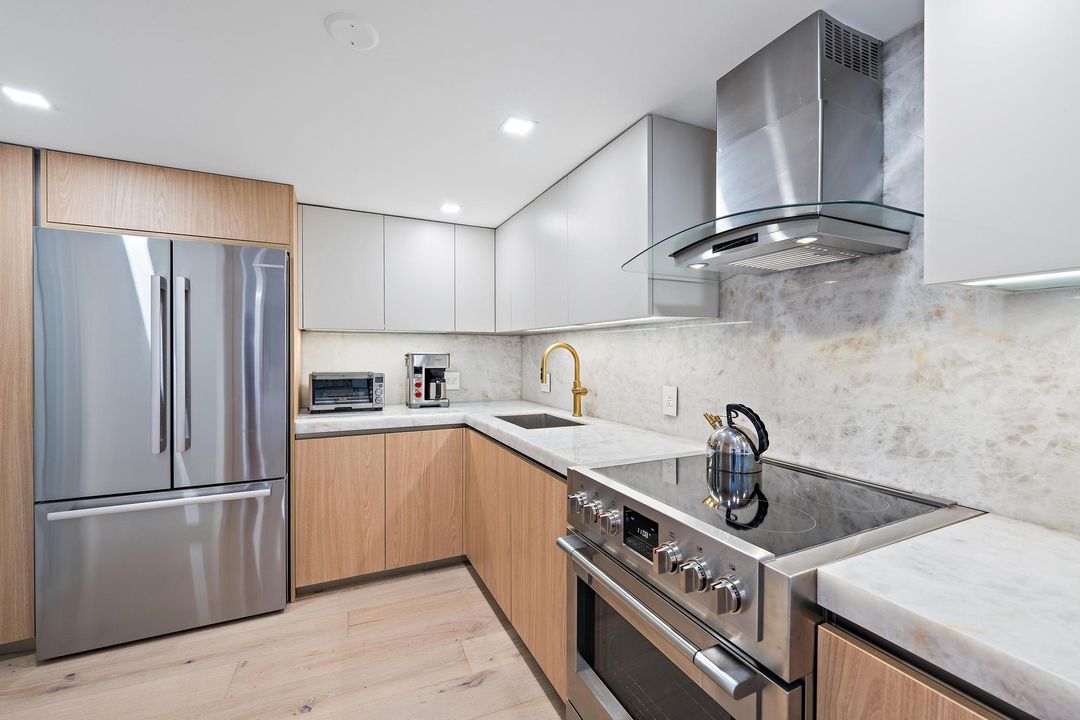 For Sale: $1,250,000 (2 beds, 2 baths, 1212 Square Feet)