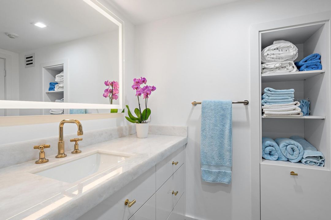 For Sale: $1,250,000 (2 beds, 2 baths, 1212 Square Feet)