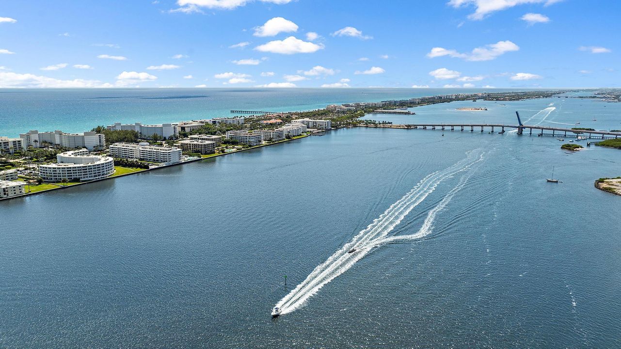 For Sale: $1,250,000 (2 beds, 2 baths, 1212 Square Feet)