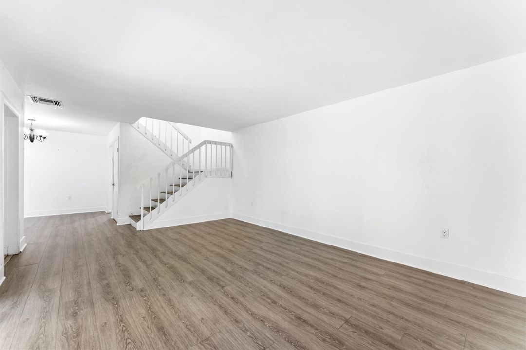 For Rent: $2,800 (3 beds, 2 baths, 1572 Square Feet)