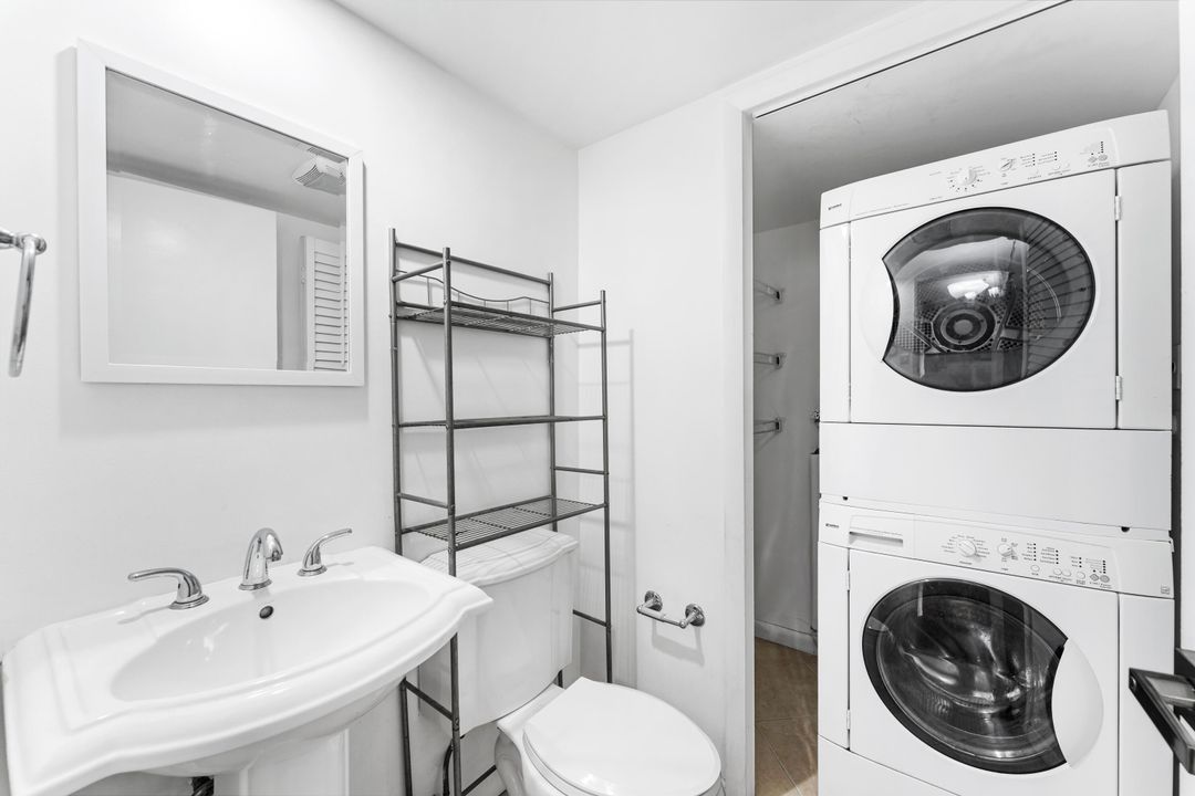 For Rent: $2,800 (3 beds, 2 baths, 1572 Square Feet)